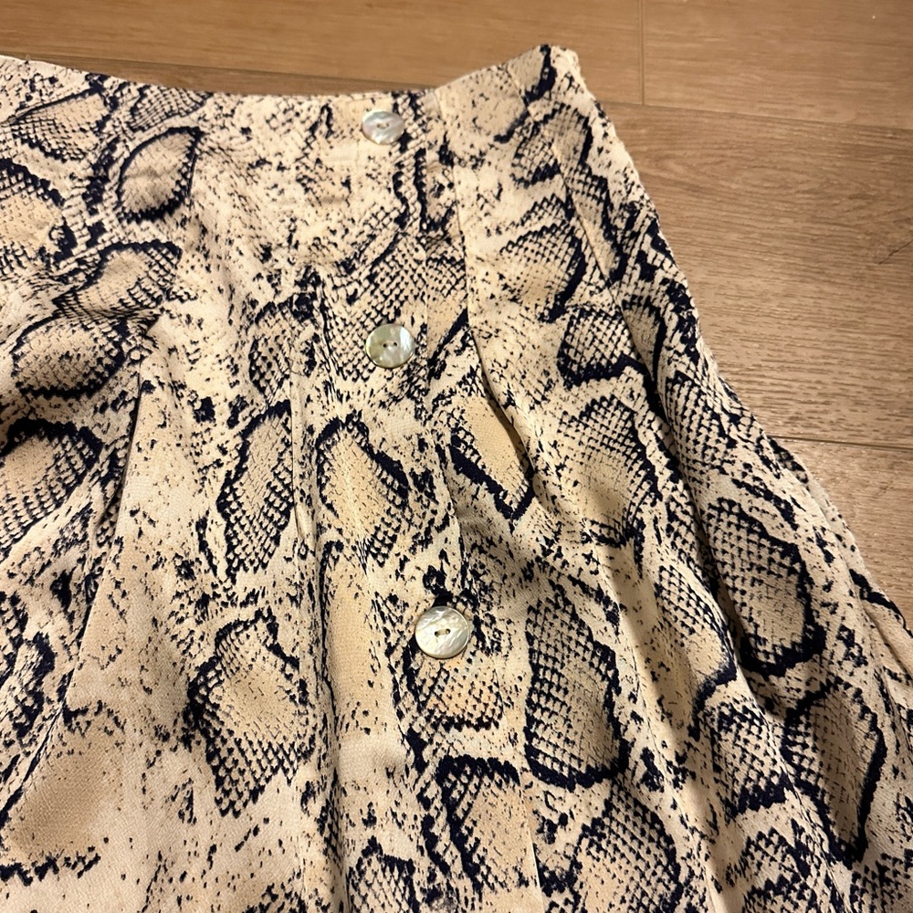 Mo:vint Leopard Print Pleated Midi Skirt